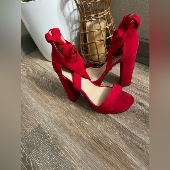 Red platform heels - Picture 3 of 6